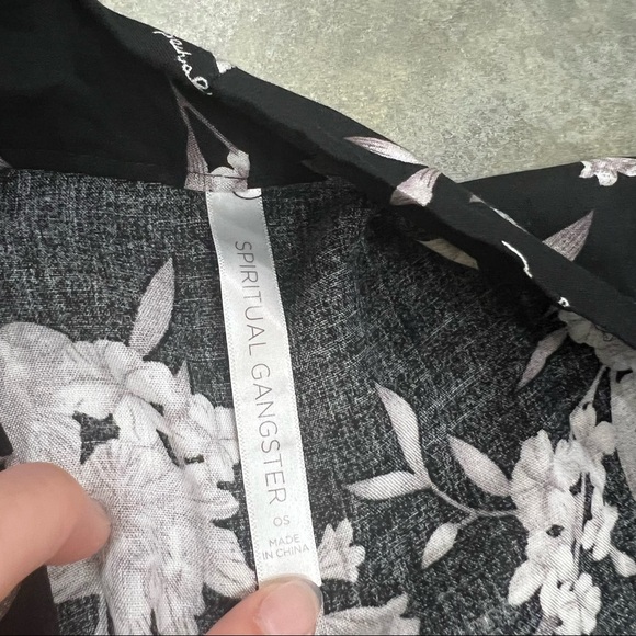 SPIRITUAL GANGSTER Kimono Womens OS Black Floral Open Tie Front Cover Up Boho - Picture 8 of 12